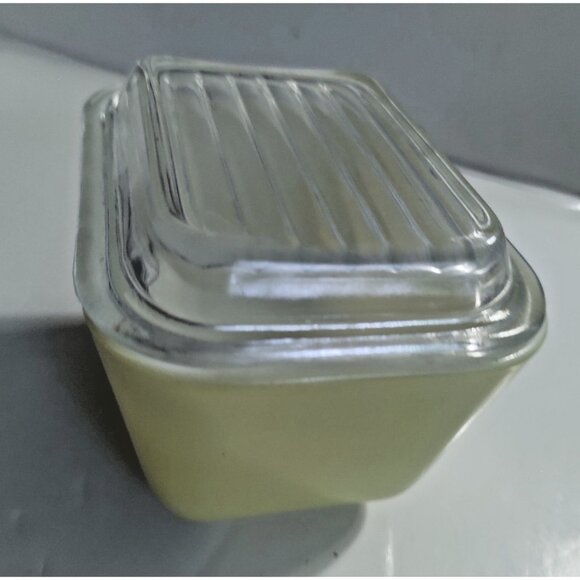 Collectible Pyrex Lidded Yellow Refrigerator Dish 501 1 1/2 cup - Picture 12 of 12